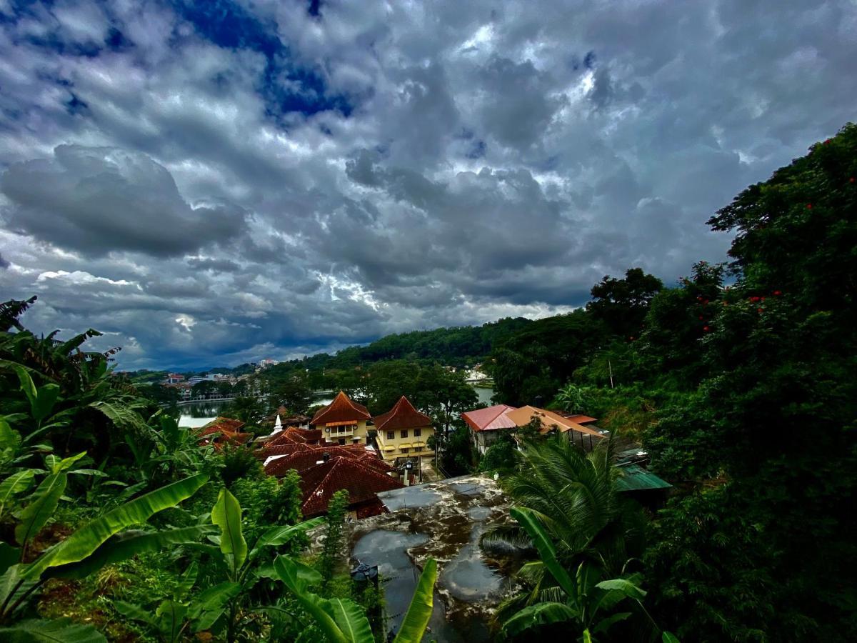Sesatha * Kandy