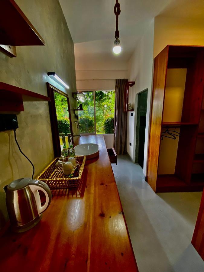 Sesatha * Kandy
