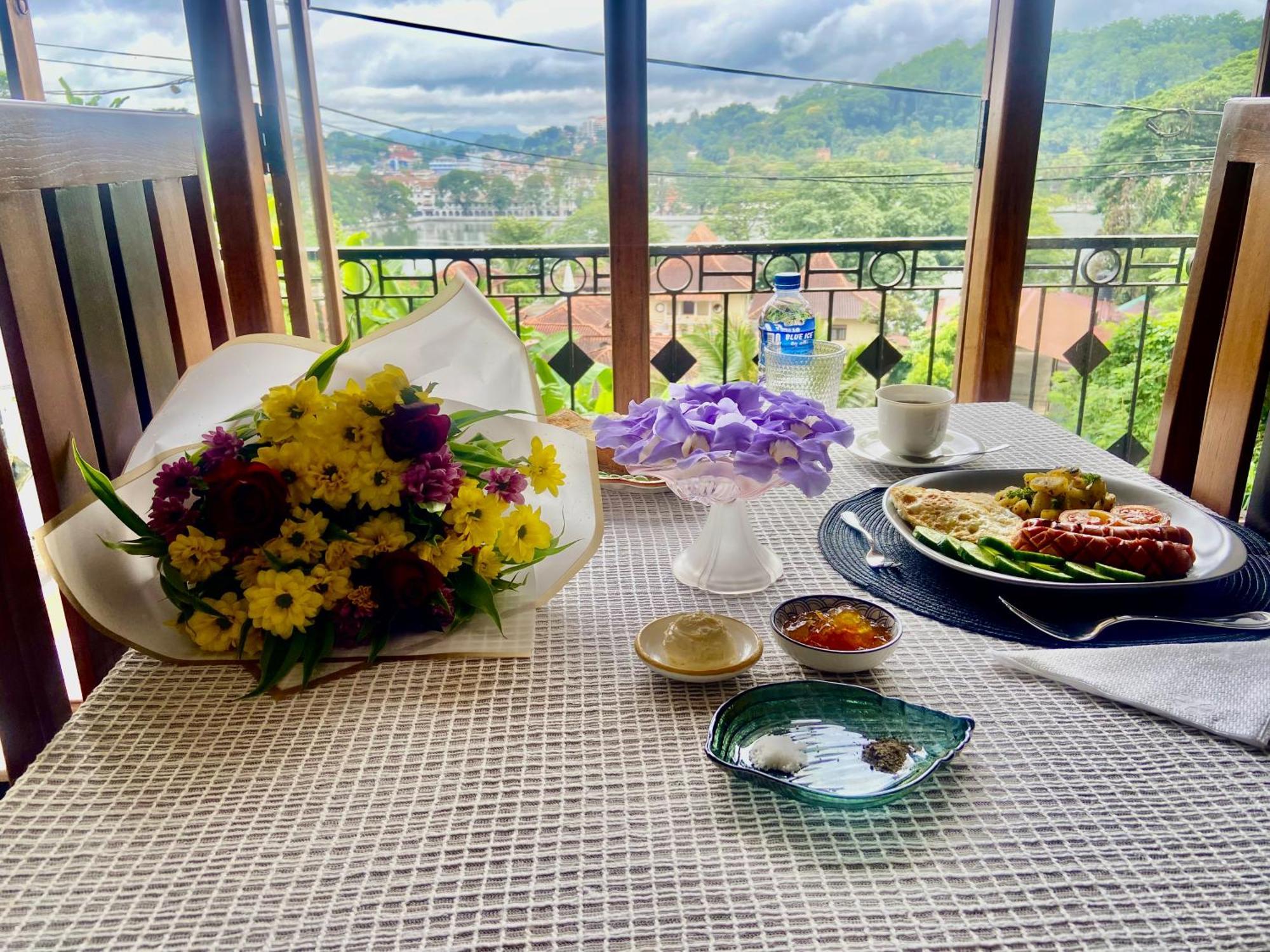Sesatha * Kandy